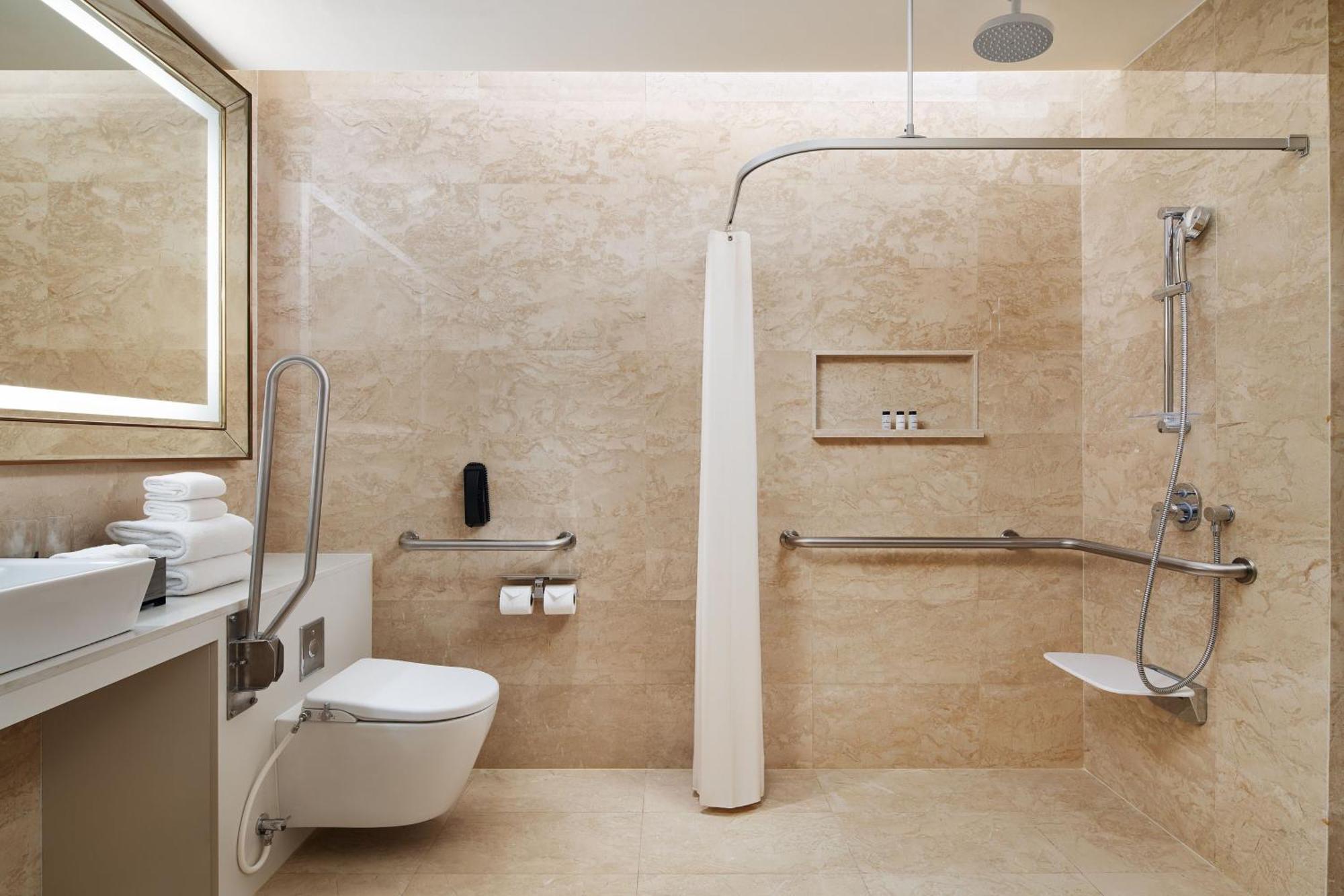 Sheraton Petaling Jaya Hotel Exterior photo A wet room
