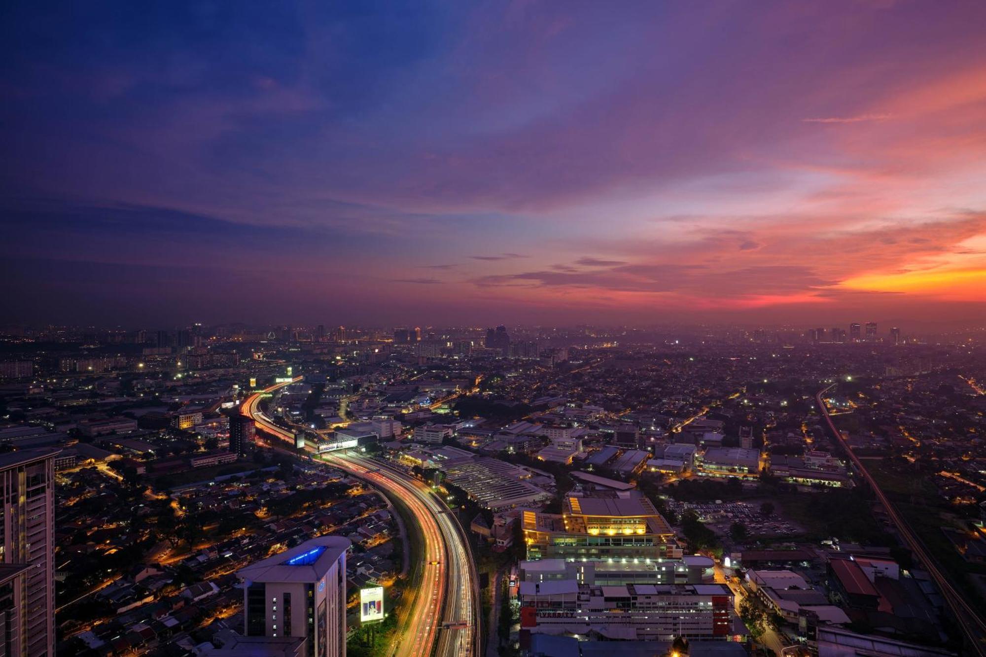 Sheraton Petaling Jaya Hotel Exterior photo View of the city at night