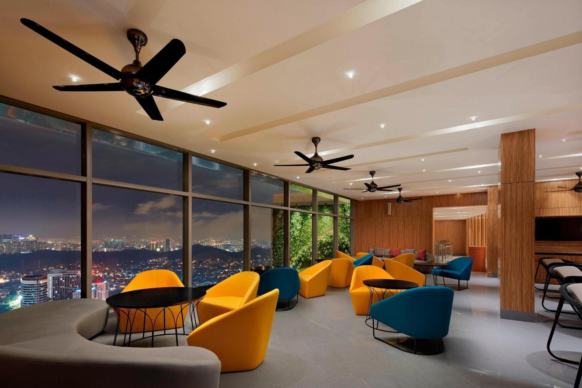 Sheraton Petaling Jaya Hotel Exterior photo The lounge at the airport
