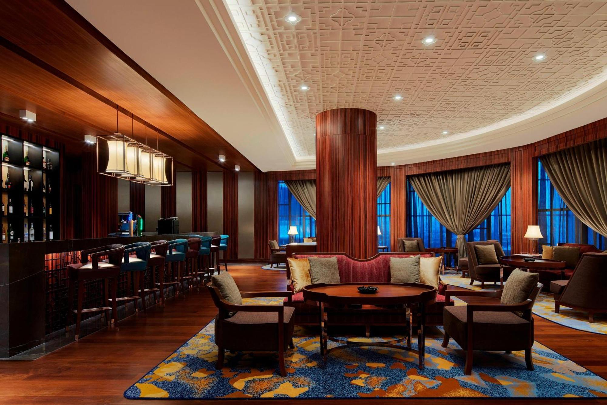 Sheraton Petaling Jaya Hotel Exterior photo The Club Lounge at the Westin Mumbai International