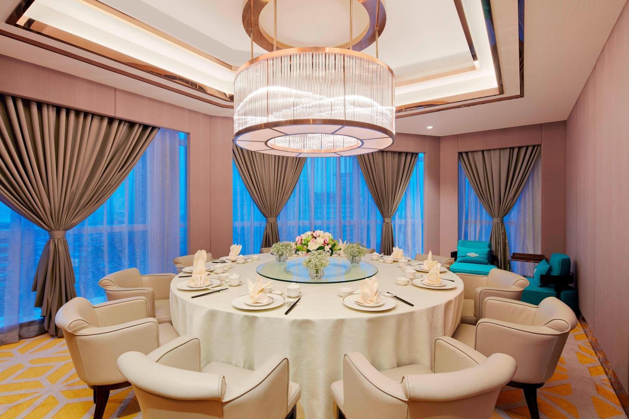 Sheraton Petaling Jaya Hotel Exterior photo A private dining room at the restaurant