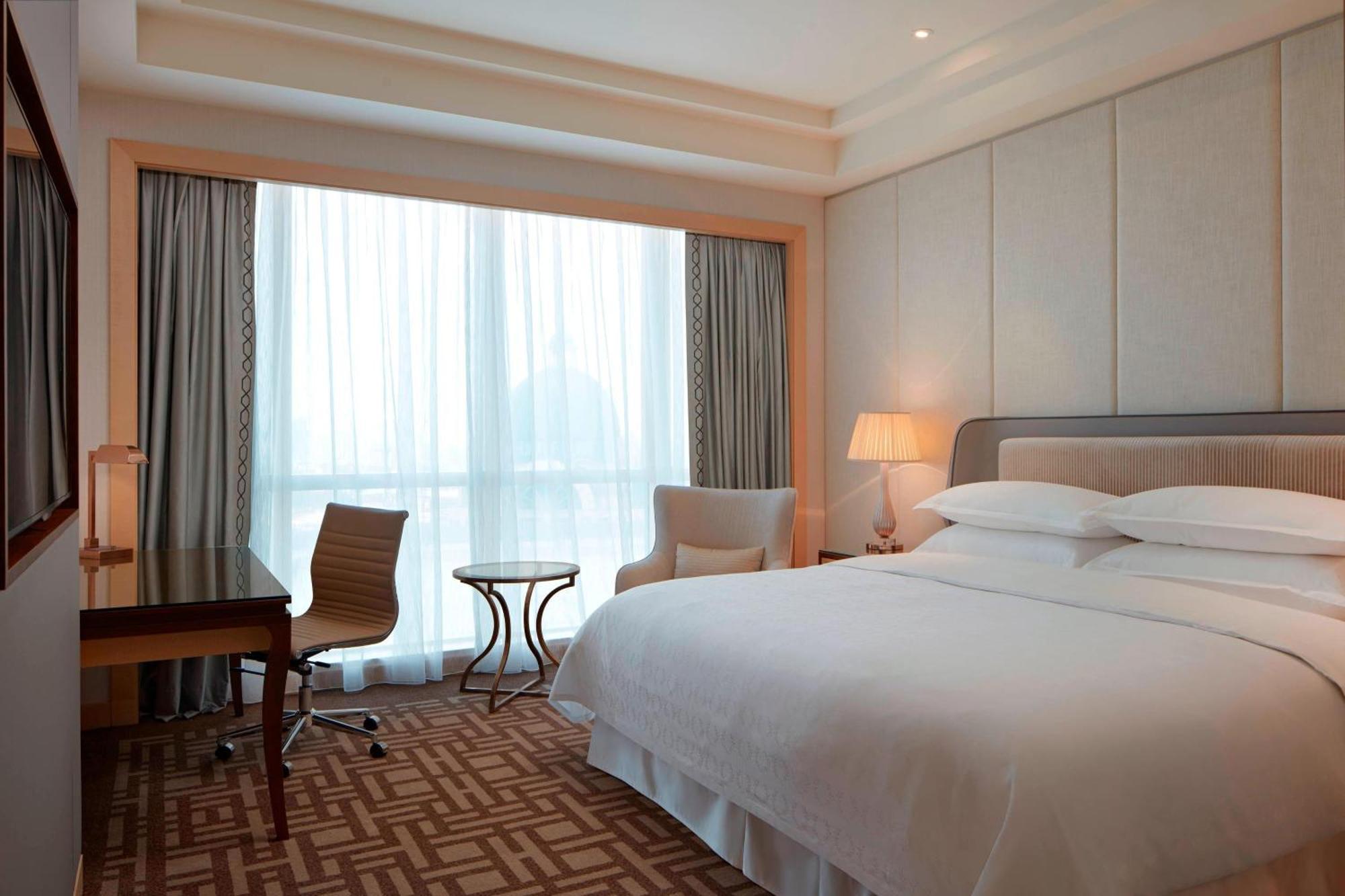 Sheraton Petaling Jaya Hotel Exterior photo Deluxe room