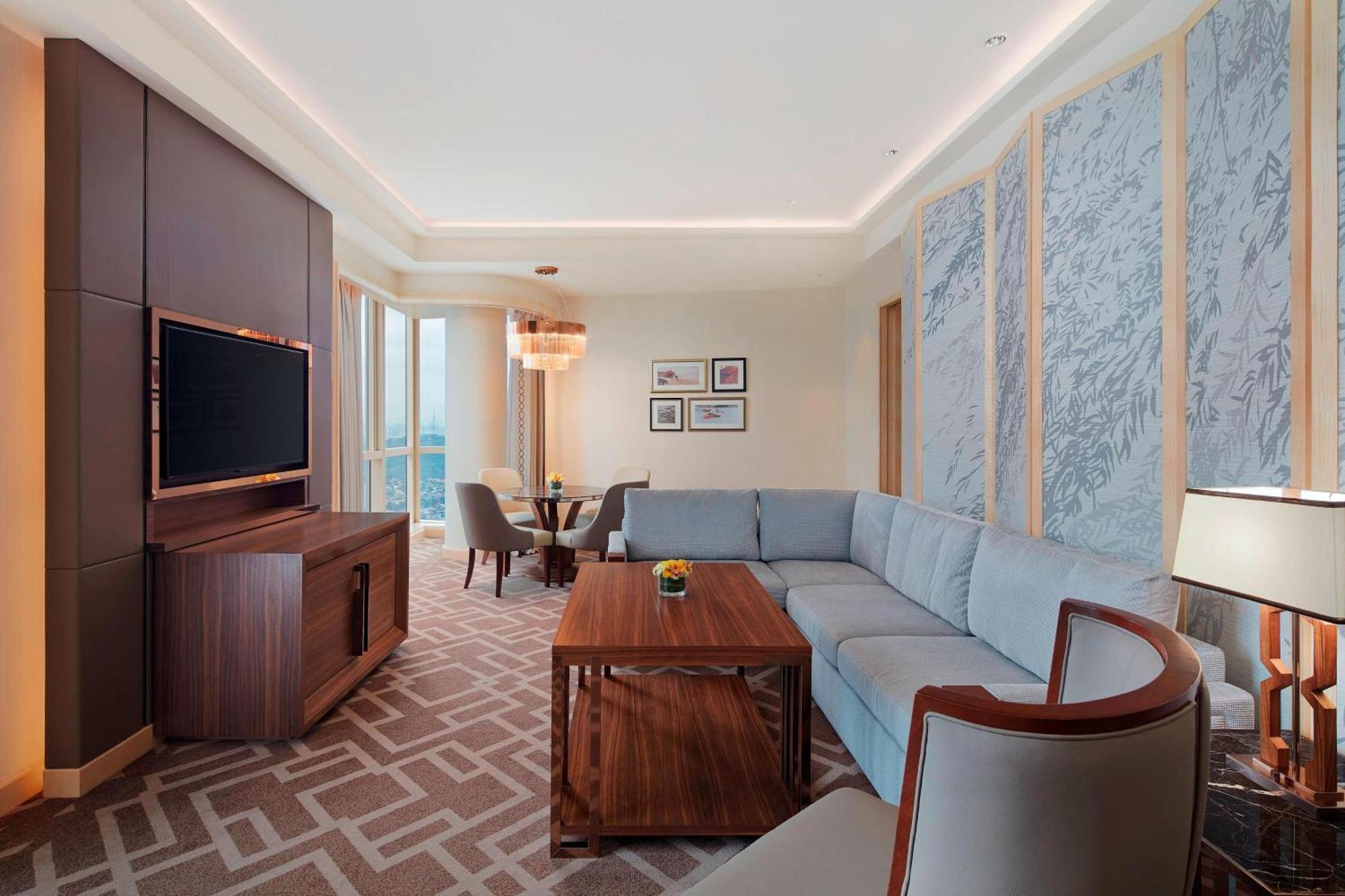 Sheraton Petaling Jaya Hotel Exterior photo A living room in a suite at the hotel
