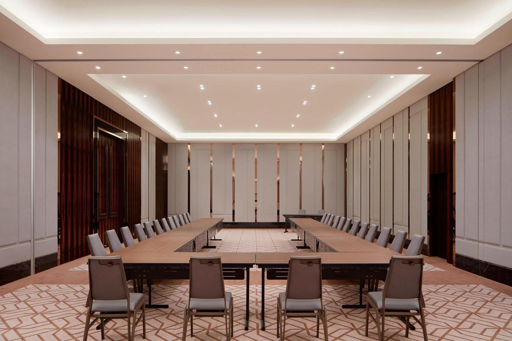 Sheraton Petaling Jaya Hotel Exterior photo The meeting room of the Prime Minister