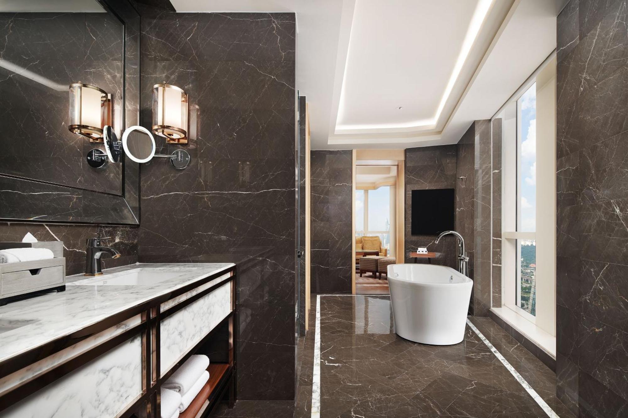 Sheraton Petaling Jaya Hotel Exterior photo Bathroom