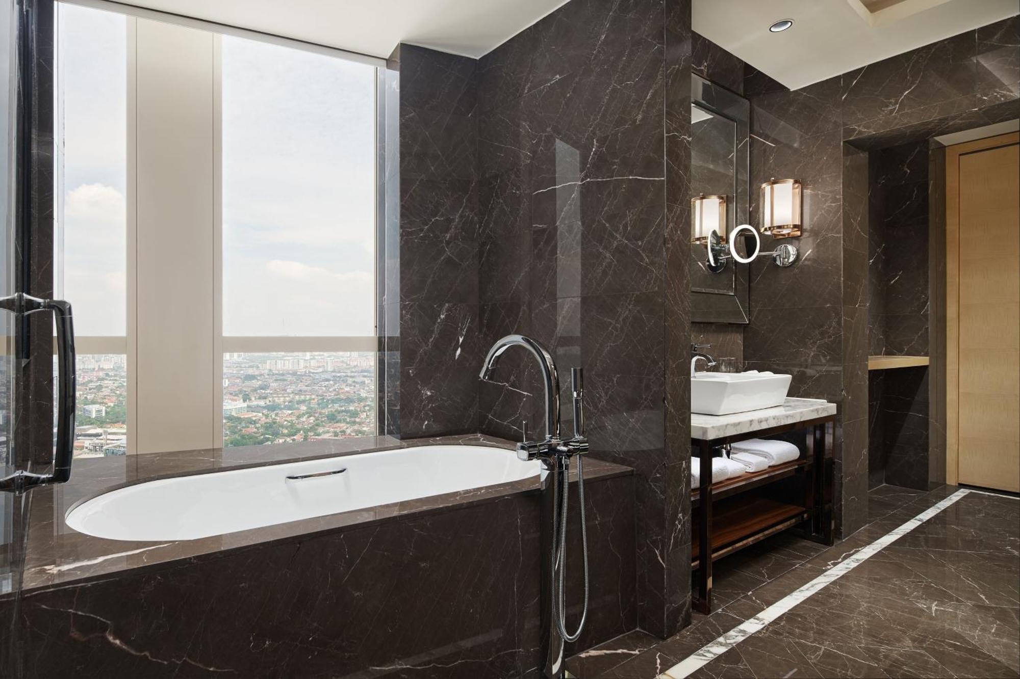 Sheraton Petaling Jaya Hotel Exterior photo Bathroom