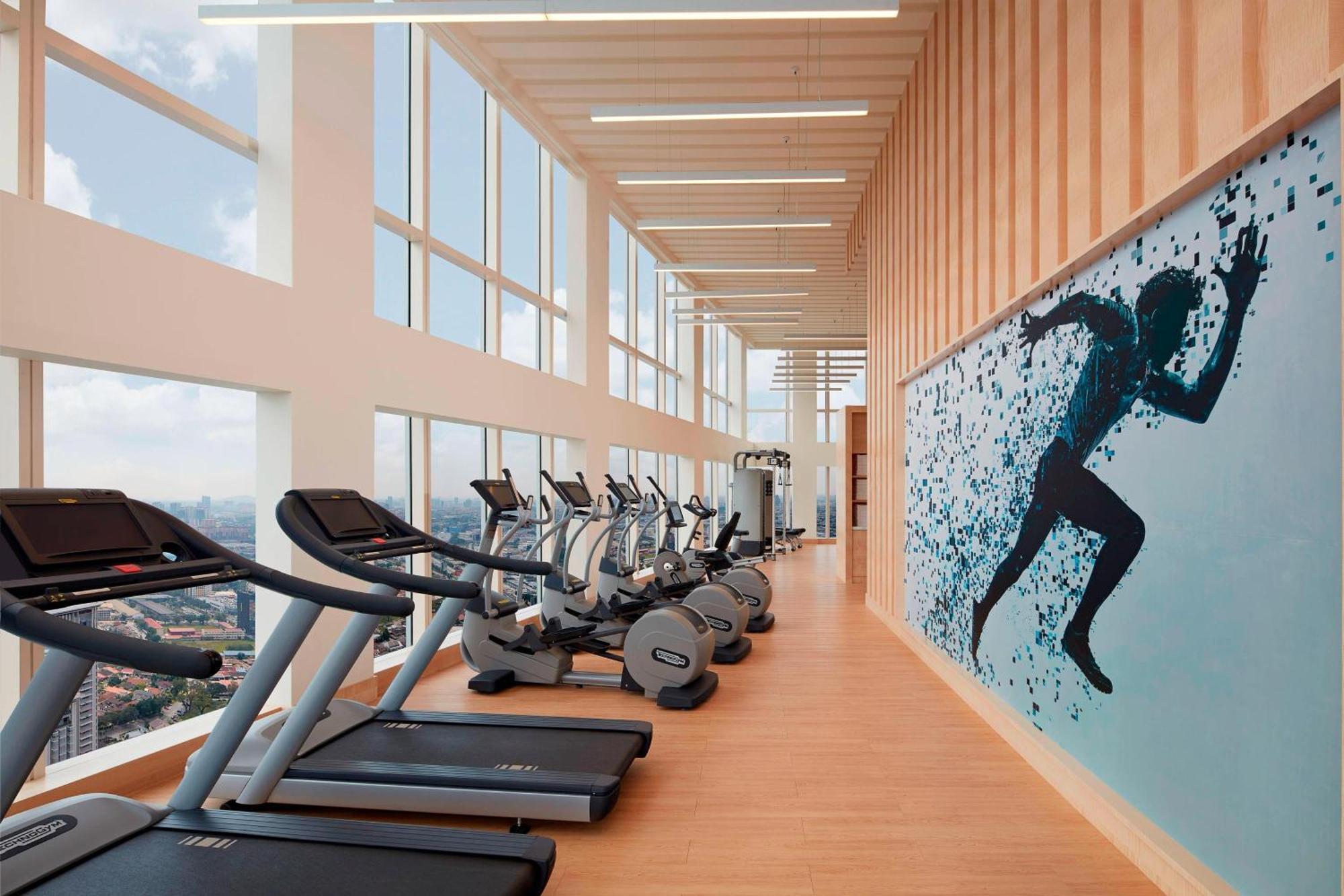 Sheraton Petaling Jaya Hotel Exterior photo The gym at the 101 Tower