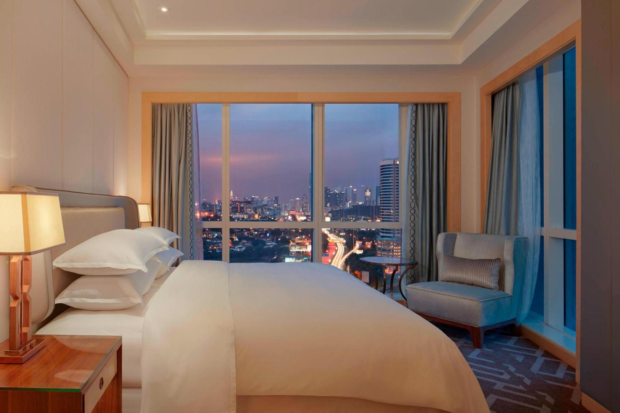 Sheraton Petaling Jaya Hotel Exterior photo Deluxe Room