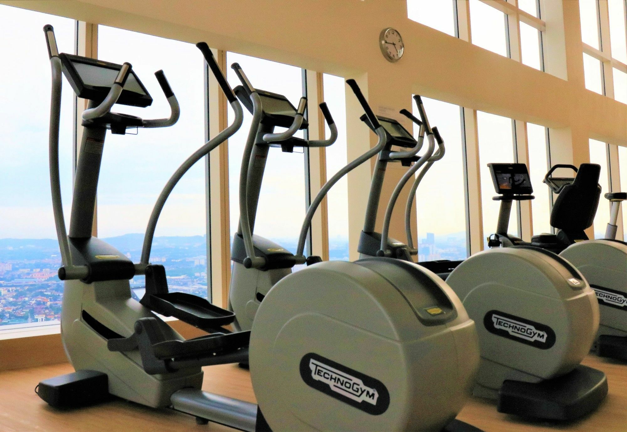 Sheraton Petaling Jaya Hotel Exterior photo Elliptical cross trainer
